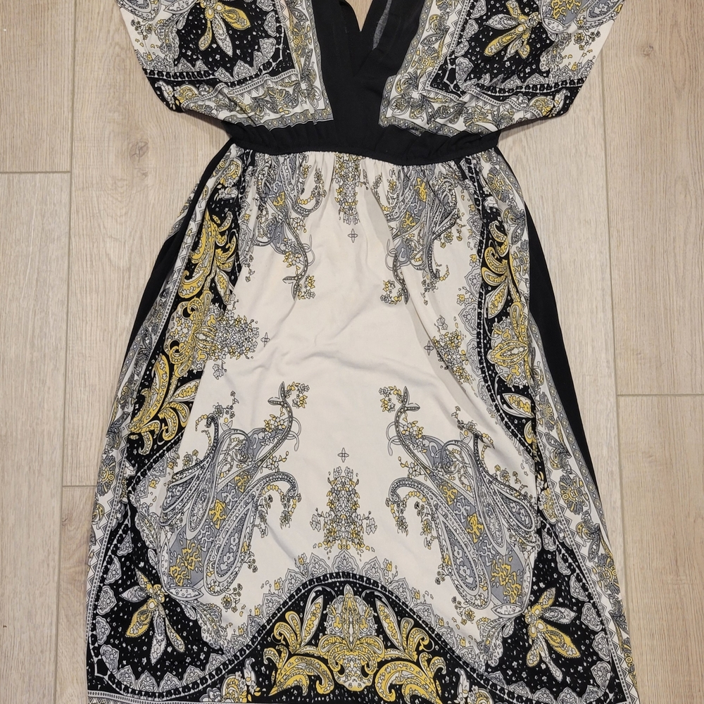 Jolie Black and Gold Paisley Long Sleeve Dress